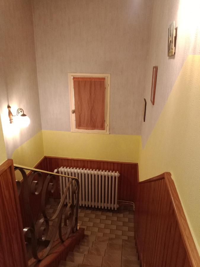 Maison Entiere Avec Parking, Garage Et Jardin Монлюсон Экстерьер фото